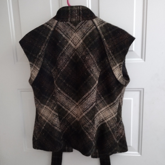 Vest - Picture 3 of 5